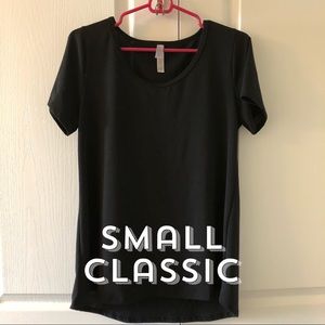 Small solid BLACK LuLaRoe Classic Tee!